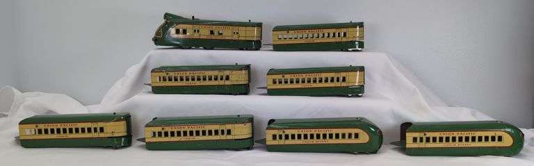 Marx O Gauge Union Pacific M-10000 RPO, five coaches, two coach buffet
