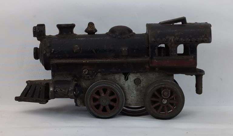 Prewar cast Iron O Gauge key wind steam locomotive American Flyer?