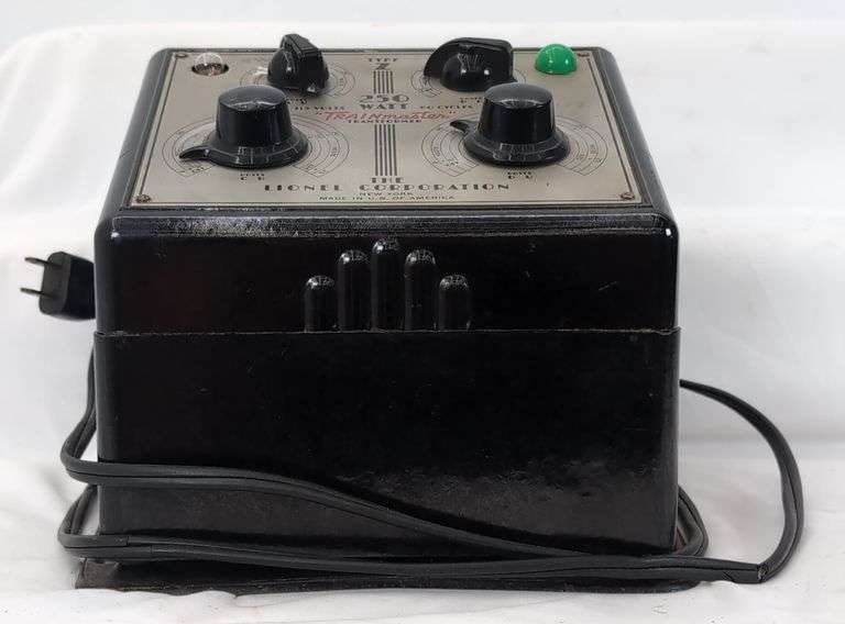 Lionel Trainmaster Type Z 250 Watt Transformer with original cord & plug