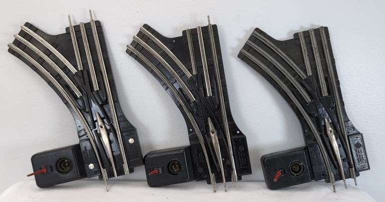 Two pairs of Lionel O42 manual control switches, two O20 90 degree crossovers, 1014 and 1016 transformers