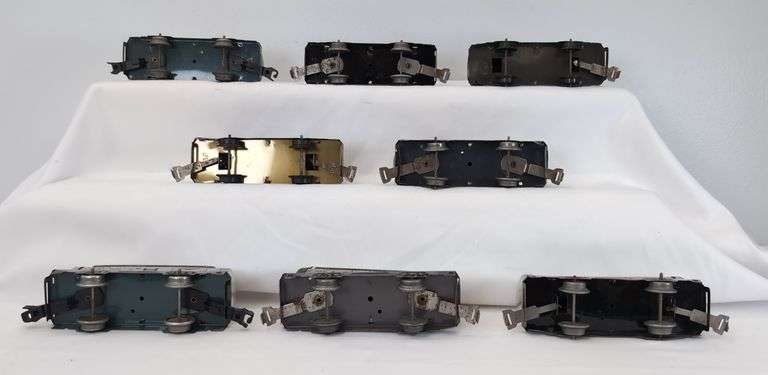 Eighteen Marx O Gauge 553 Santa Fe 553 UTLX 19847 Sinclair single dome tank cars