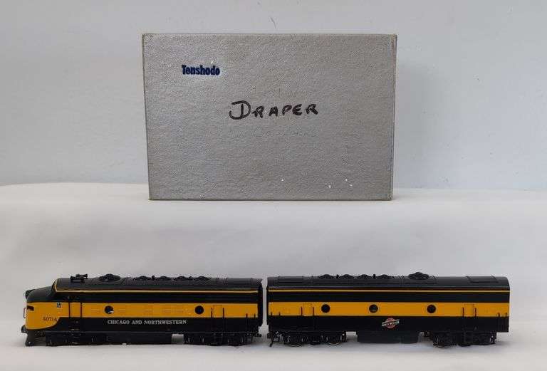 Brass Tenshodo HO C&NW EMD F-9 Diesel Loco 131/132 powered A dummy B in box image