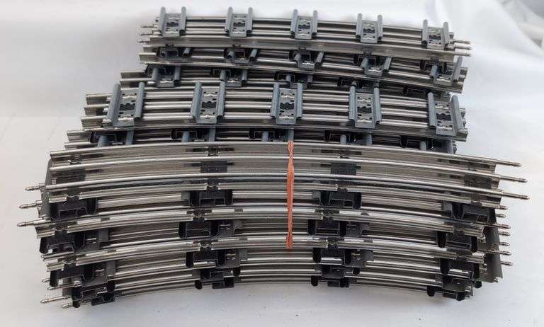 Modern Era Lionel wide radius O Gauge curved track sections O72, O54 and 5166 switch