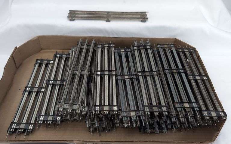 Large lot of Lionel O27 Train Tracks, Boxed 1122 RC Switches straight (66) and curved (80)