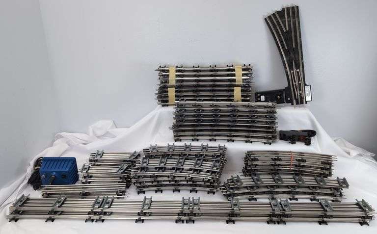 Modern Era Lionel wide radius O Gauge curved track sections O72, O54 and 5166 switch image