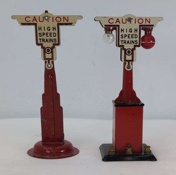 Marx O Gauge Train Accessories Twin Light Lamp Posts and Crossing Signals