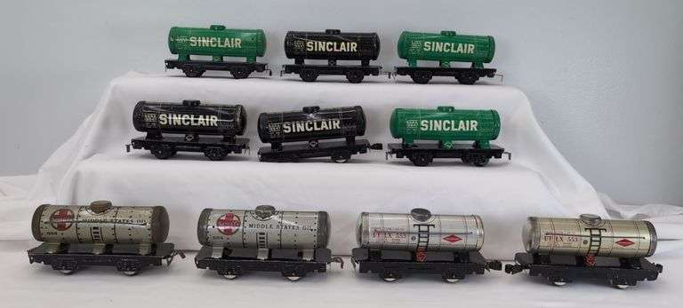 Lot of 19 Marx O Gauge Union Tank Co., Sinclair and Santa Fe 4-wheel tank cars