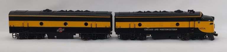 Brass Tenshodo HO C&NW EMD F-9 Diesel Loco 131/132 powered A dummy B in box
