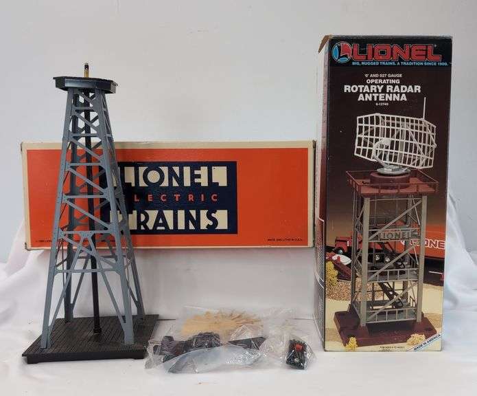 Modern Era Lionel O Gauge Windmill 12889 and Radar Antenna 12749 Mint in box image