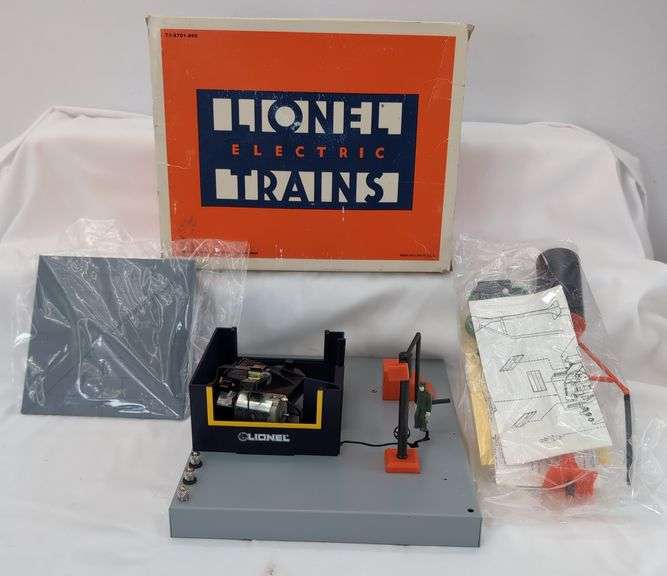 Modern Era Lionel O Gauge Operating Fueling Station 6-12701 Mint in box