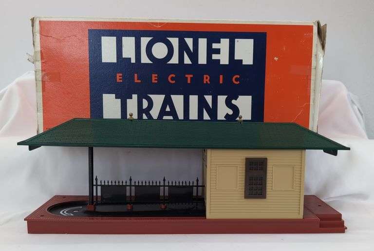 Modern Era Lionel O Gauge Operating Freight Station No. 6-2323 Mint in box image