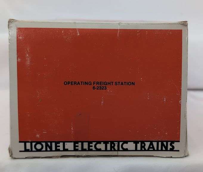 Modern Era Lionel O Gauge Operating Freight Station No. 6-2323 Mint in box