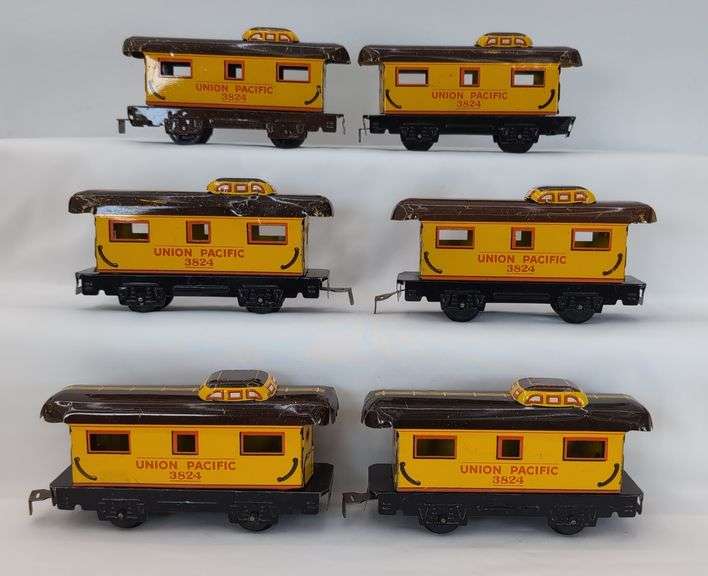 Lot of 13 Marx O Gauge lithographed tinplate Union Pacific 3824 caboose