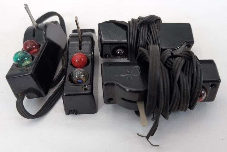 Postwar Lionel O Gauge two pair O22 Remote Control Switches controllers, lanterns, fixed voltage plugs