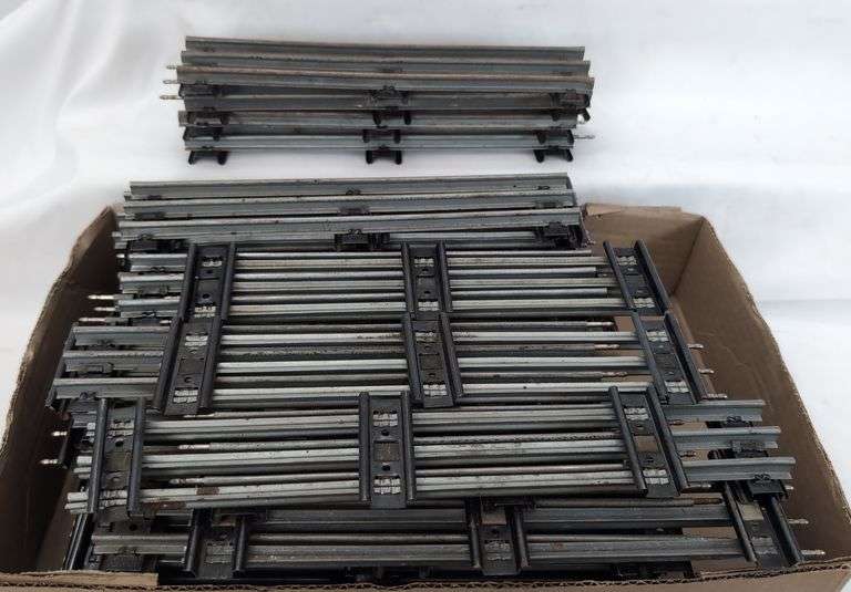 Postwar Lionel standard O Gauge curved (54) straight (63) track dull gray rails