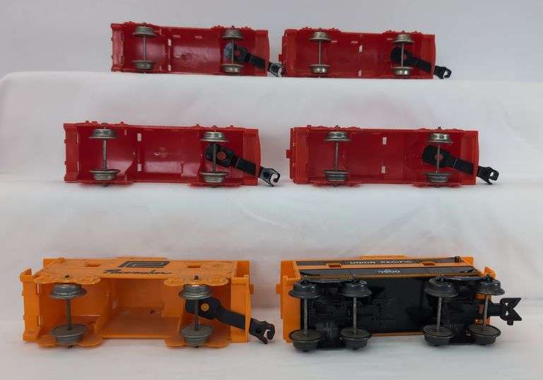 Lot of twelve Marx O Gauge Cabooses NYC, Union Pacific, AT&SF, Penn Central, Marlines
