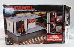 Lionel O and 027 Gauge Animated Fork Lift Loader Station 6-12798 in box