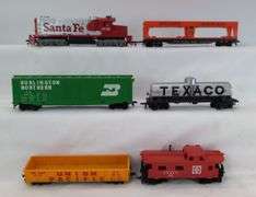 HO Scale Tyco Diesel freight train set with Engine, Rolling Stock, Track and Accessories