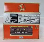 Modern Era Lionel O Gauge Train Accessories Lot - Crossing Flasher, Platform, Trestle Mint in box