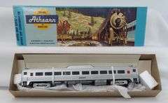Athearn HO NH Budd cars, SF passenger cars, Swift reefer in original boxes