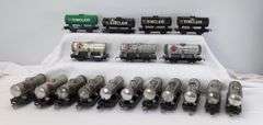 Eighteen Marx O Gauge 553 Santa Fe 553 UTLX 19847 Sinclair single dome tank cars