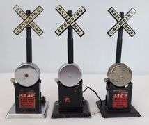 Marx O Gauge Tinplate Train Signals, Lamp Posts, Crossing Gates, Switch Tower, more