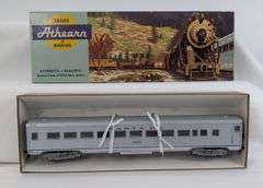 Athearn HO NH Budd cars, SF passenger cars, Swift reefer in original boxes