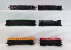HO Scale Tyco Diesel freight train set with Engine, Rolling Stock, Track and Accessories
