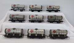 Lot of 19 Marx O Gauge Union Tank Co., Sinclair and Santa Fe 4-wheel tank cars