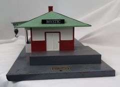 Prewar American Flyer Lines O Gauge 612 freight and passenger station with crane