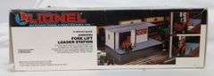 Lionel O and 027 Gauge Animated Fork Lift Loader Station 6-12798 in box