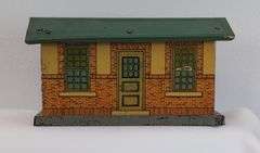 Prewar/Postwar Marx Glendale Depot and American Flyer O/S Gauge No. 90 Hyde Park Station, 578 Station Figure Set in box