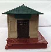 Modern Era Lionel O Gauge Operating Freight Station No. 6-2323 Mint in box