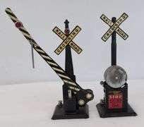 Marx O Gauge Train Accessories Twin Light Lamp Posts and Crossing Signals