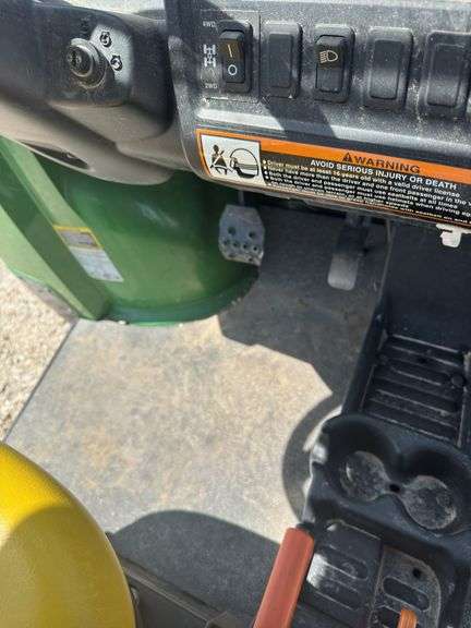 John Deere Gator 825i UTV