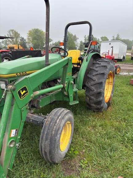 John Deere 5300