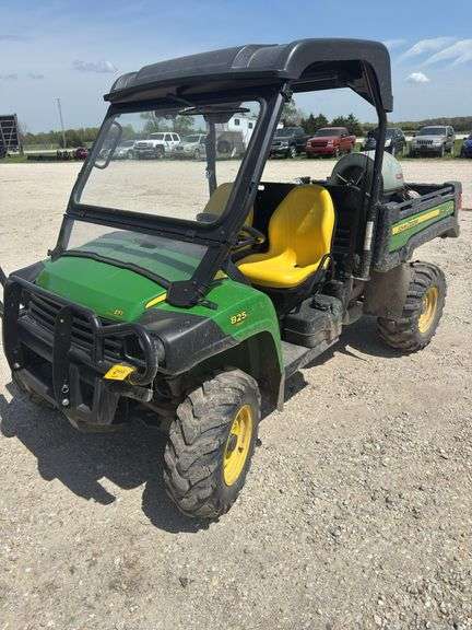 John Deere Gator 825i UTV