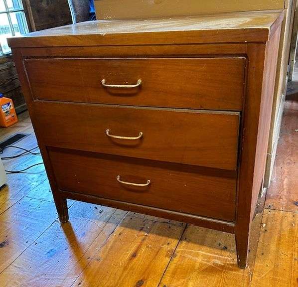 BROYHILL PREMIER DIVISION CHEST OF DRAWERS