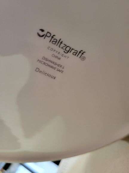Pfaltzgraff Delicious Apple Shaped Covered Dish
