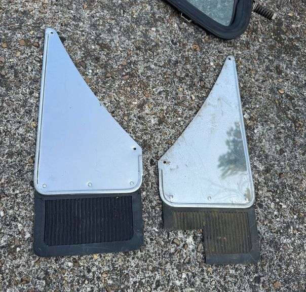 Truck Parts: Mirrors, Vent Window, Mud Flaps