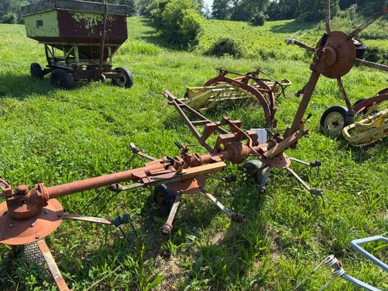 Walton hay tedder