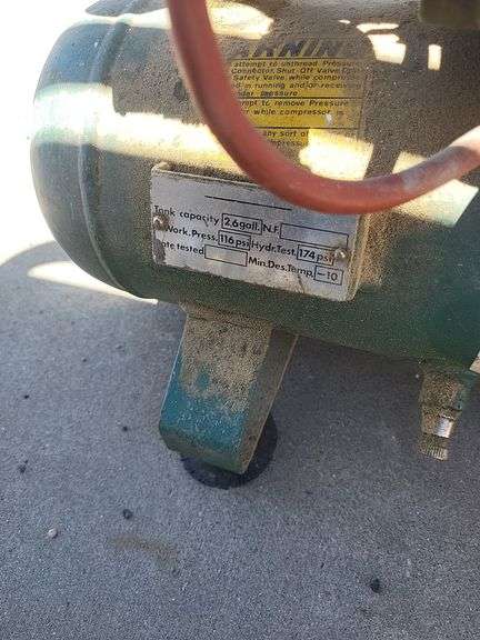 Portable Air Compressor - 2.6 Gallon Tank