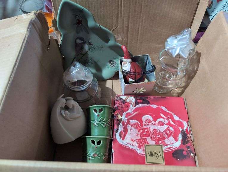 Holiday Decorations and Home Decor Lot