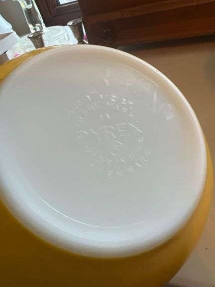 Set of Four Pyrex Mixing Bowls