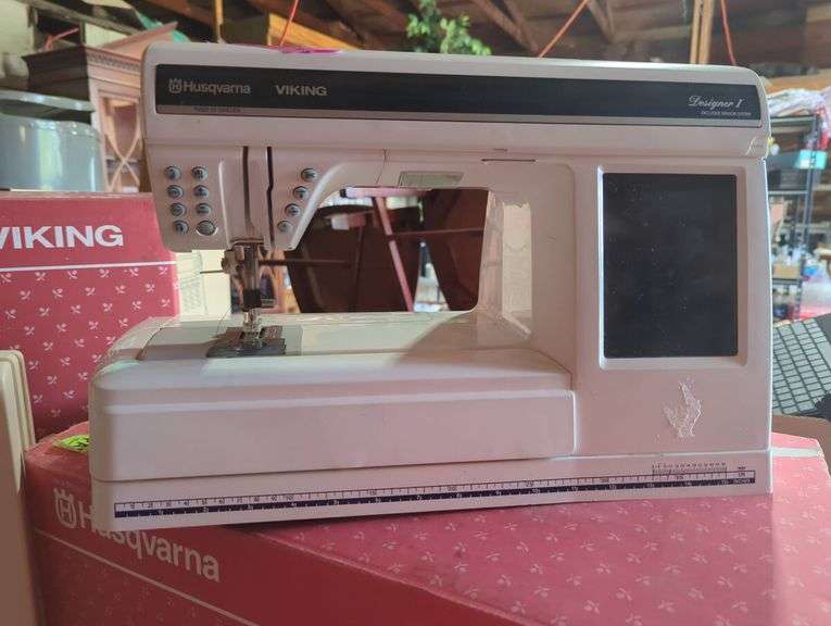 Husqvarna Viking Designer I Embroidery Machine with Case