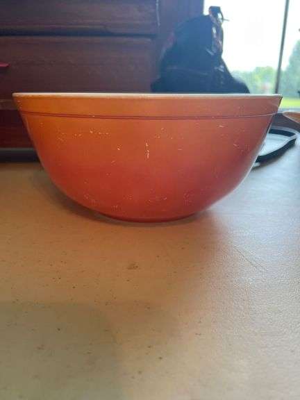 Pyrex Mixing Bowls - Three