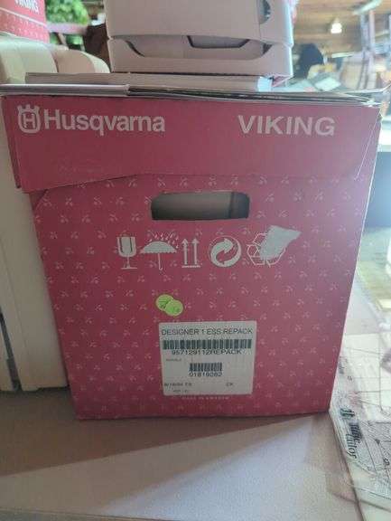 Husqvarna Viking Designer I Embroidery Machine with Case
