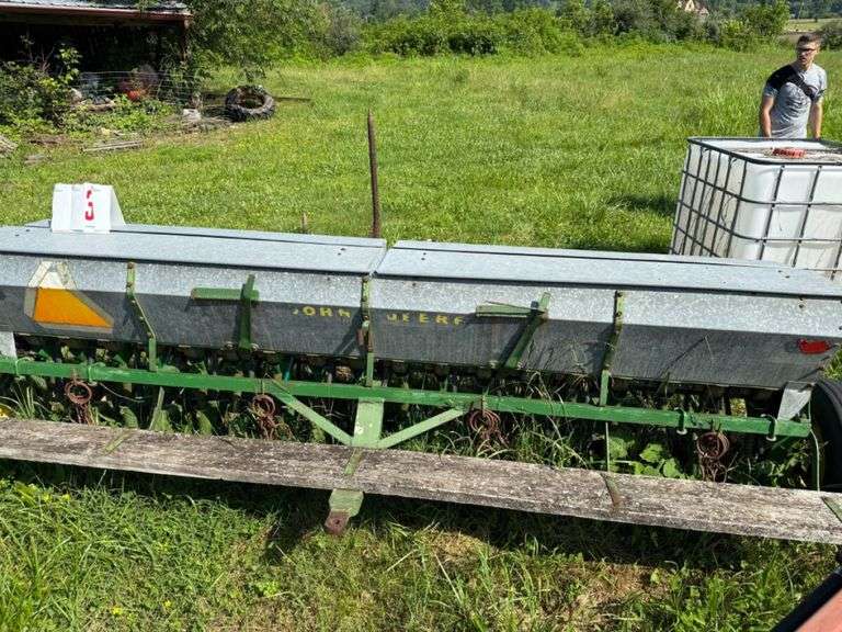 John Deere 5447 Grain Drill Planter