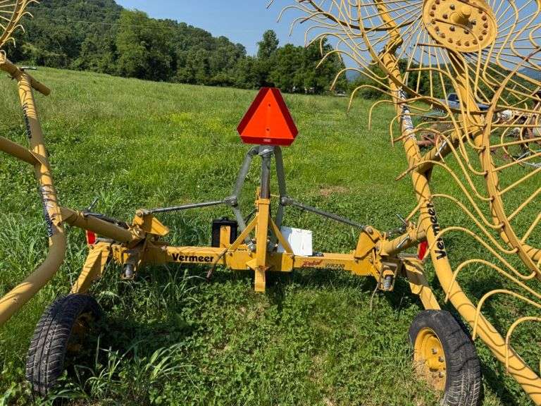 Vermeer Rake WR220 Hay Rake