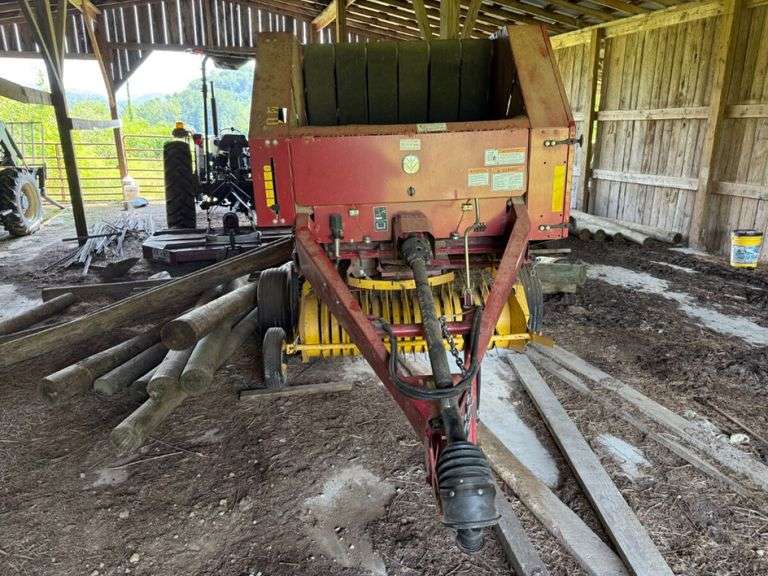 New Holland BR7050 Round Hay Baler